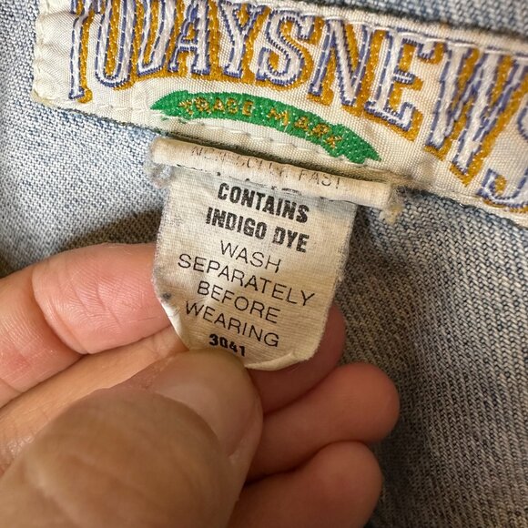 Vintage Men's Today's News Denim Lightwash Vest Size Large Battle Jacket - Picture 4 of 5